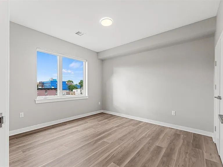 475 Communipaw Ave #401 — Photo 8