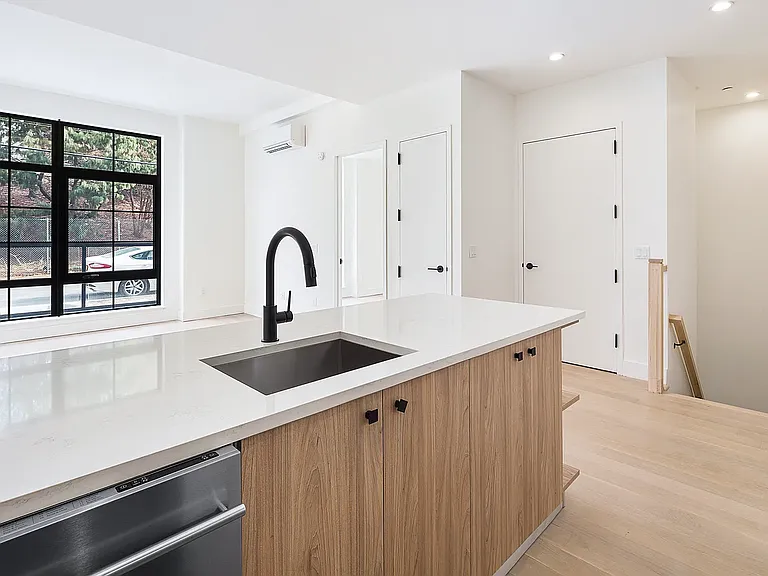 25 Bruckner Blvd #1L — Photo 2