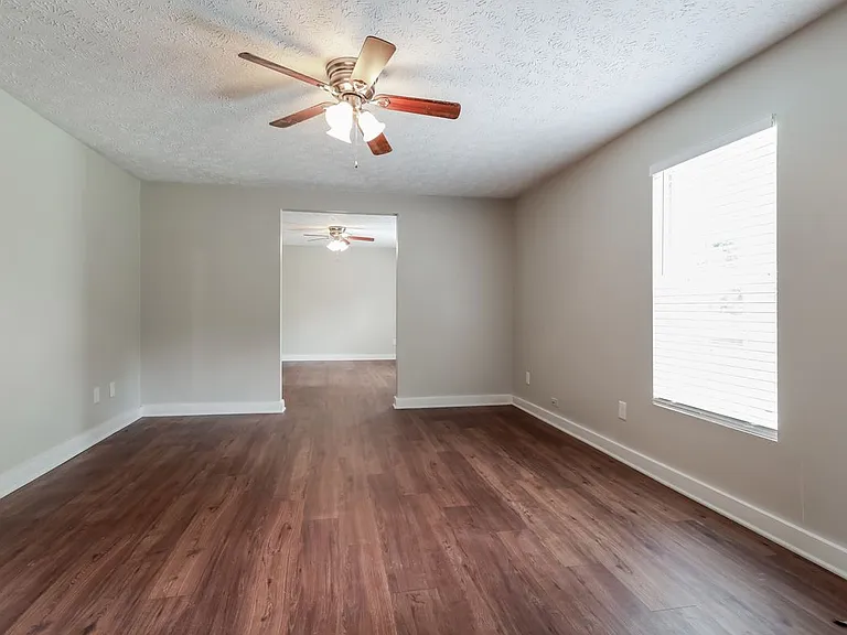 1472 California Ave — Photo 3