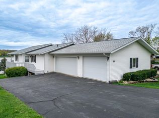 860 Breckenboro Rd, Davis, IL 61019