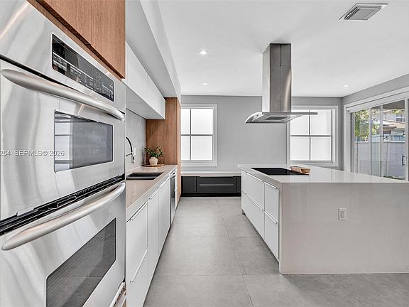 4th image of 11247 NW 47th Ln