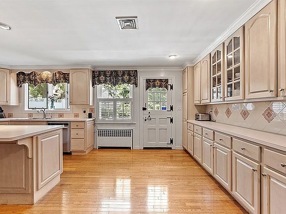 2nd image of 15 Juniper Rd