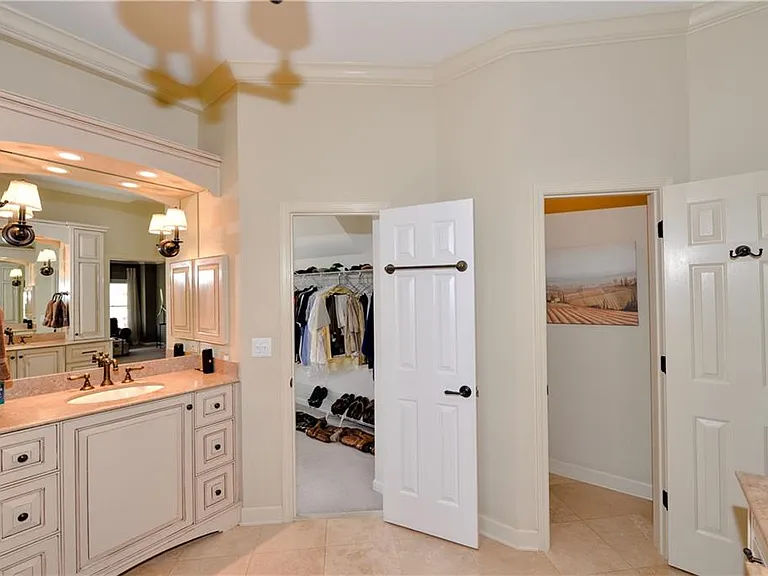 265 Windsor Gate Cv — Photo 36