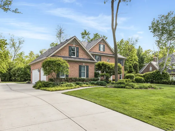 1211 Ashbury Ln, Libertyville, IL 60048