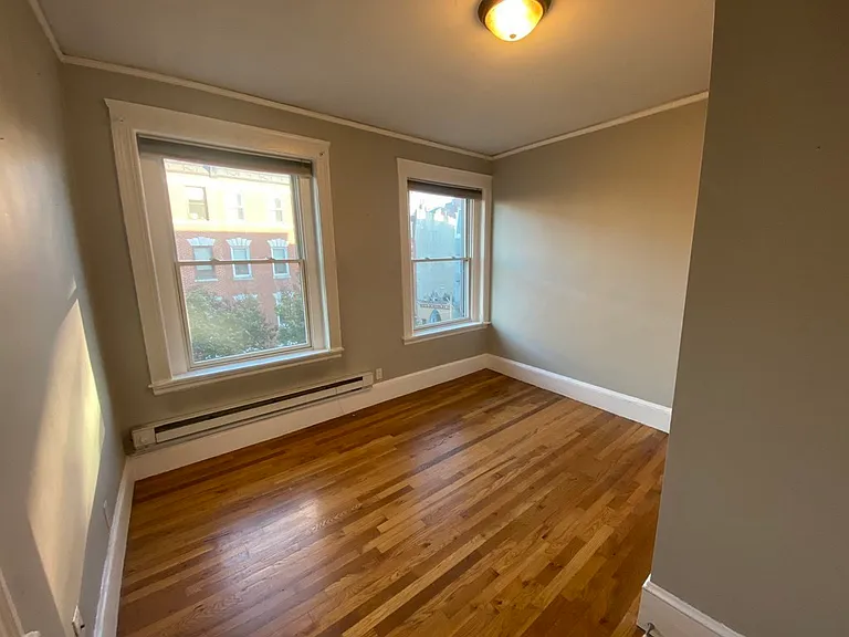 422 Hanover St #4 — Photo 6