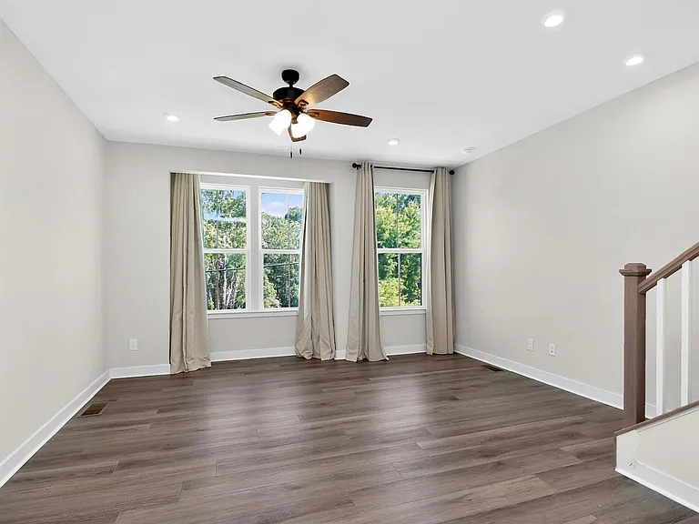 948 Broad River Ln — Photo 4