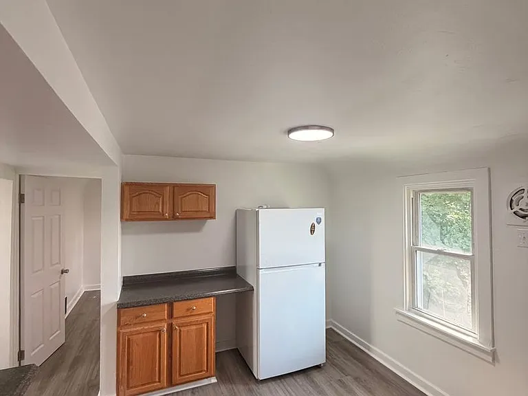 328 Murray Ave — Photo 3