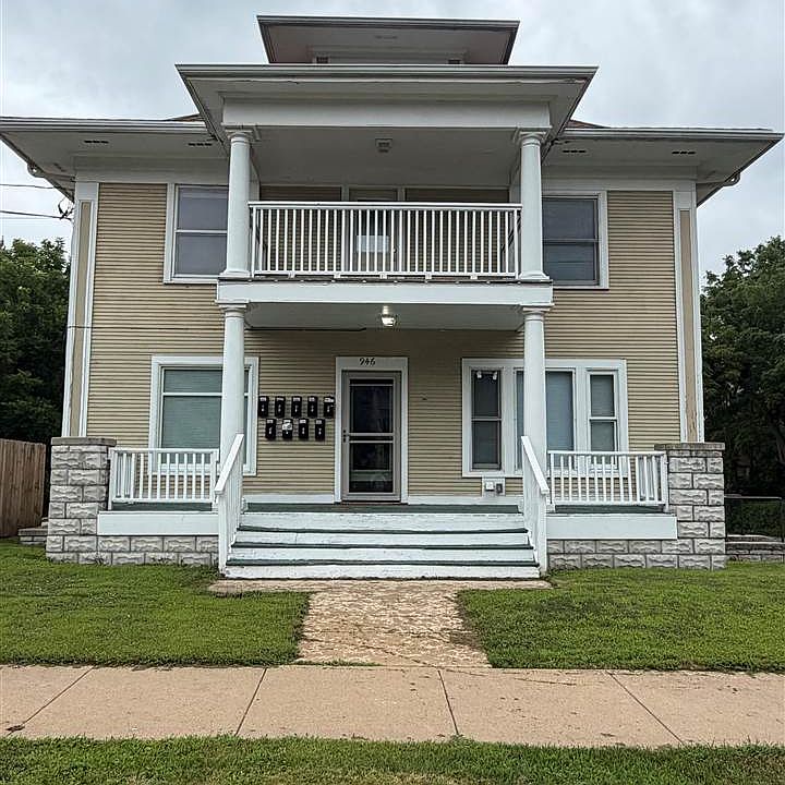 1st image of 946 E Iowa Ave
