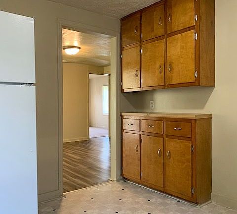 5th image of 1116 S Bradley Ave