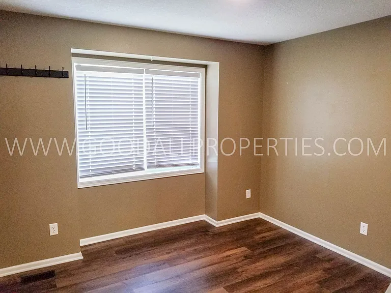 2420 Pine Ct — Photo 6