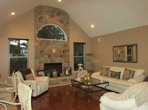 4th image of 5 Holly Hill Ct