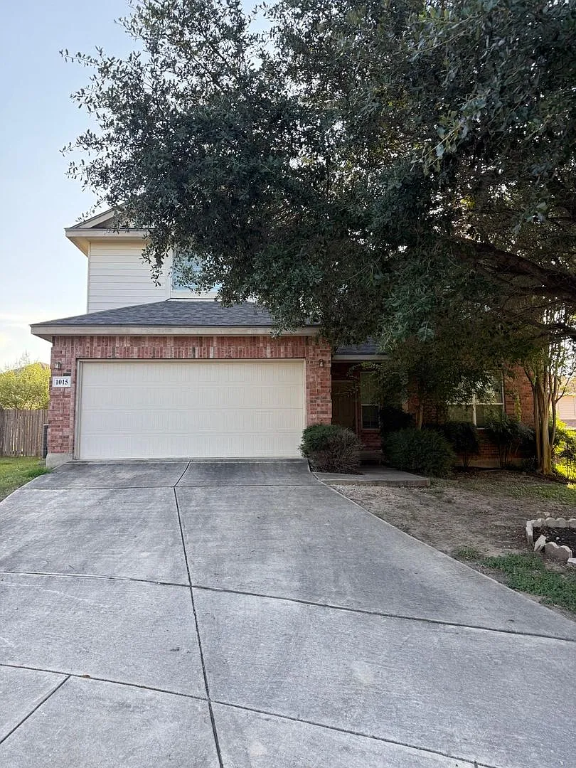 Beautiful 3 Bedroom Home In San Antonio! — Photo 2