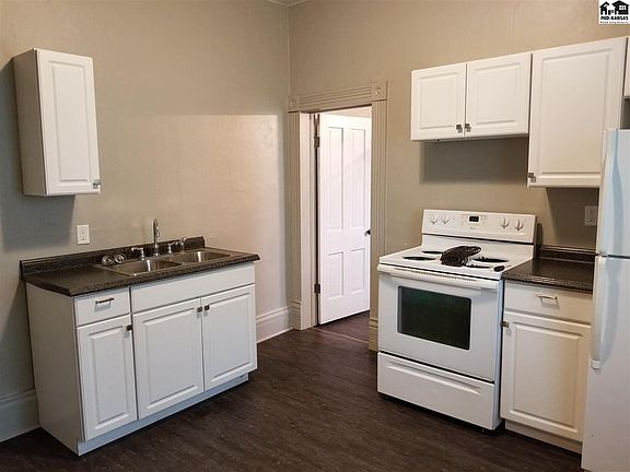 4th image of 224 S 11th St