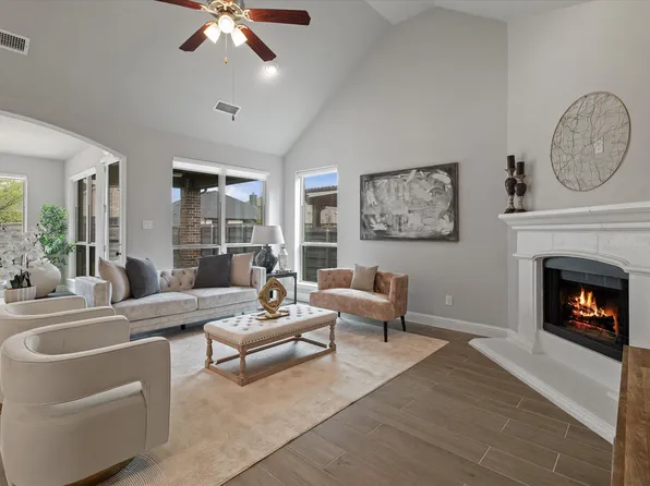 817 Pier St, Aubrey, TX 76227