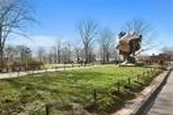 Rented by Keller Williams NYC | media 82