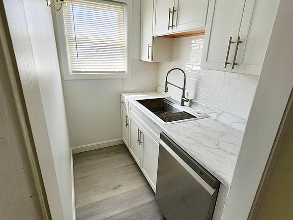 3rd image of 50 Dunnell Ave Floor 1