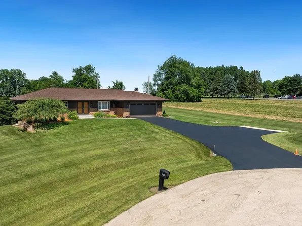 2482 Steverlund Dr, Rockford, IL 61101