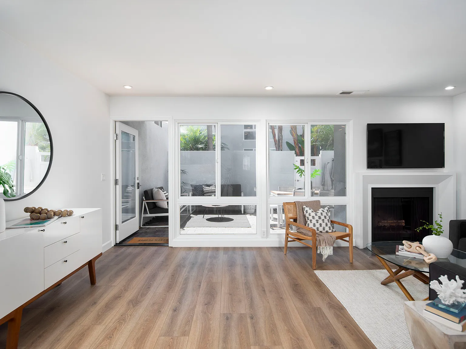 3 bed, 1502 sqft, $10,000 — Photo 1