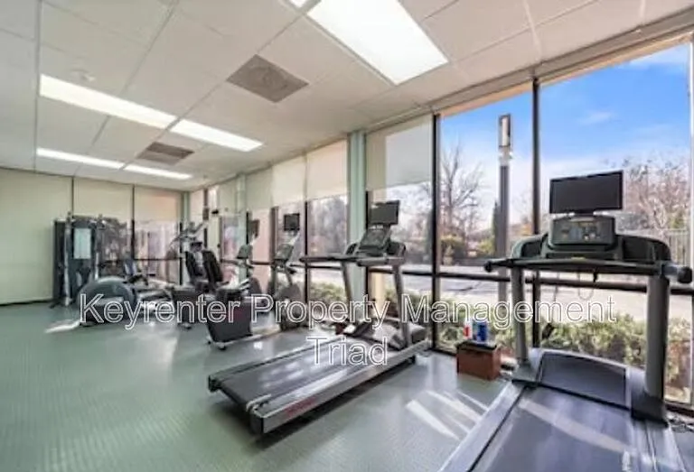 1101 N Elm St #104 — Photo 32