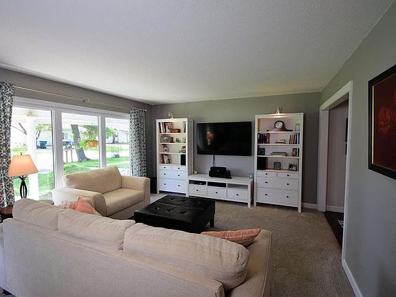 4th image of 1708 W Northfield Dr