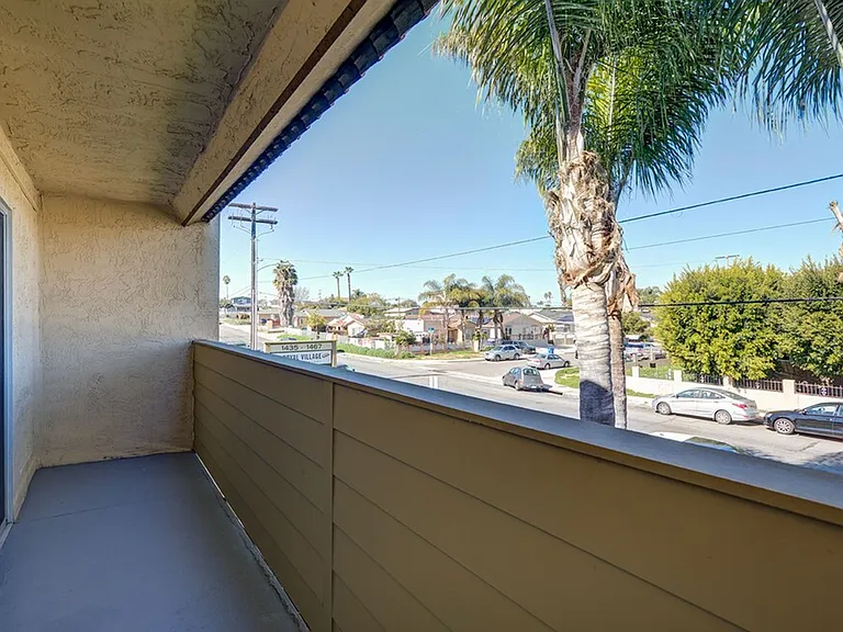 Royal Village Apartments — Photo 10