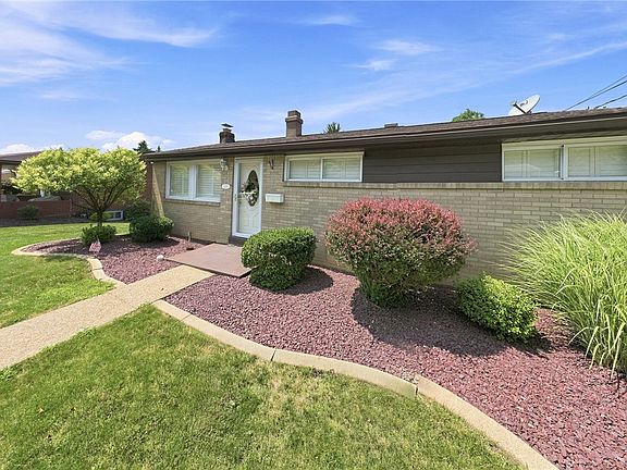 3rd image of 13581 Saint Clair Dr