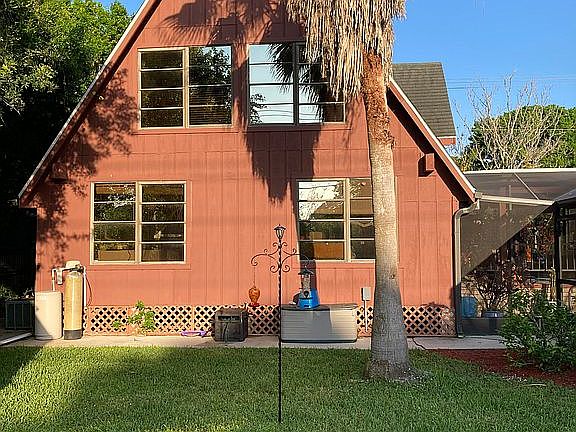 5th image of 1385 26th Ct SW