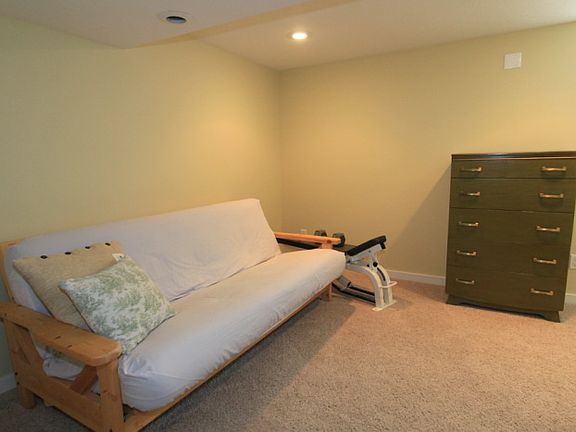 4th image of 2036 E White Cir