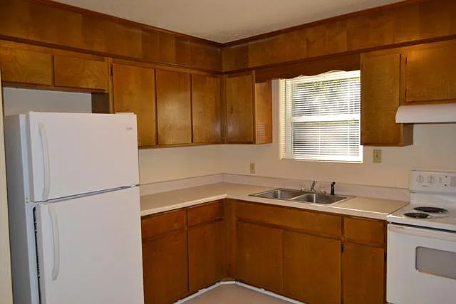 1010 Pineland Ave — Photo 7