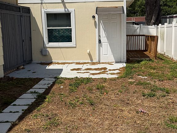 2nd image of 1810 E Poinsettia Ave #B