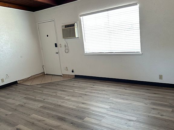 2nd image of 1623 W Caldwell Ave