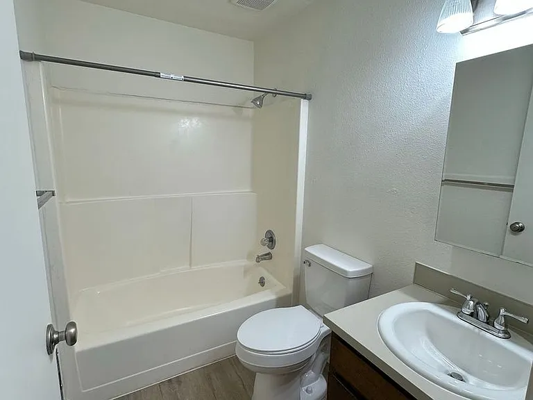 Glacier Park Apartments — Photo 19