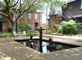 711 Holiday Dr, Galveston, TX 77550