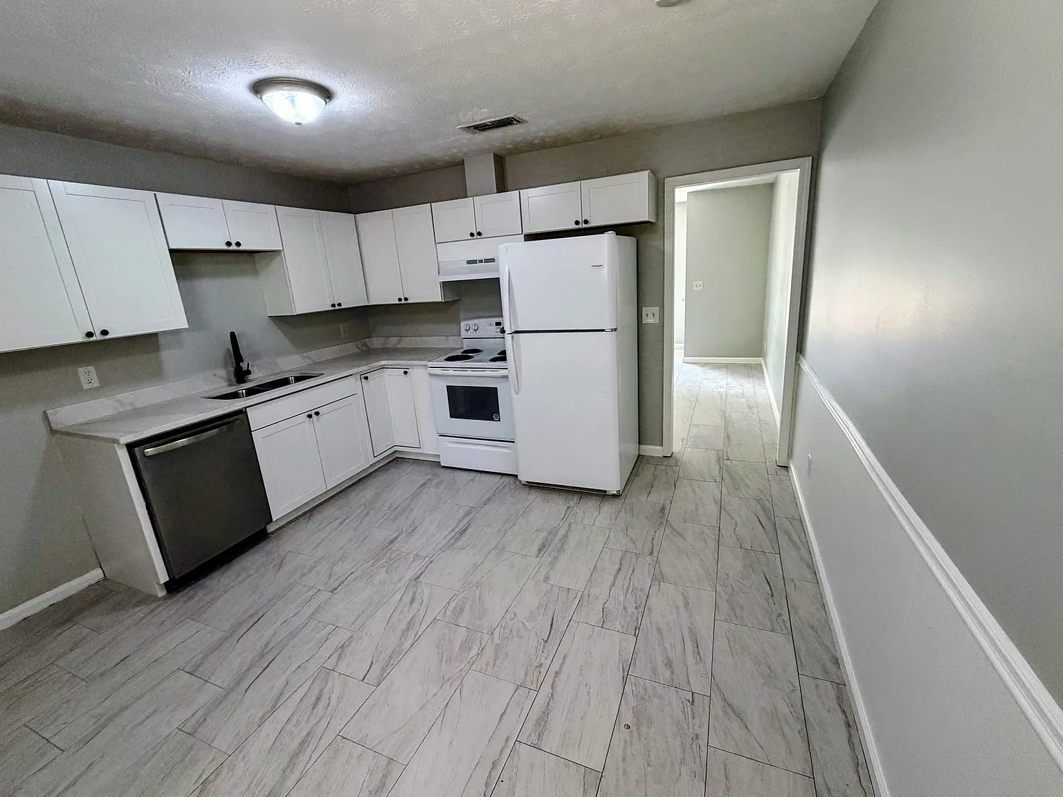 2 bed, 950 sqft, $1,695 — Photo 1