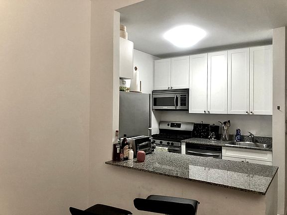 2nd image of 45 Wall St APT 1001
