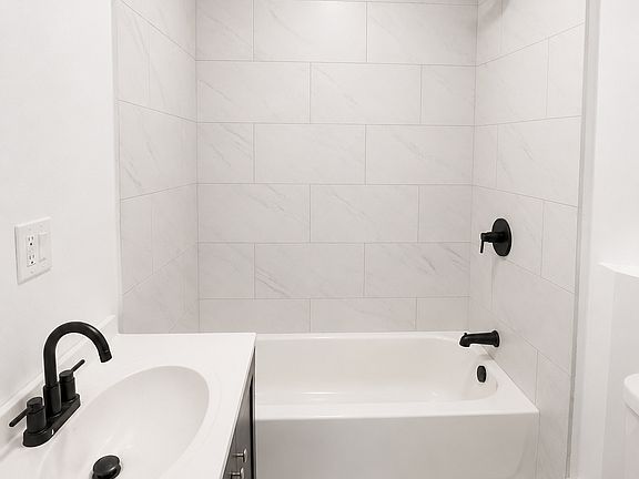 5th image of 4112 Park Ave