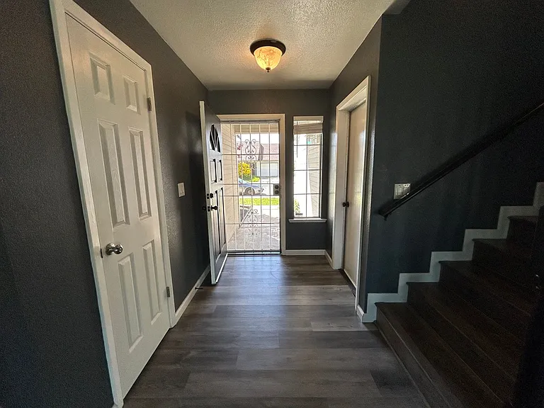3086 Beverly Ct — Photo 3