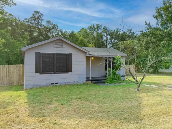 805 North St, Gladewater, TX 75647