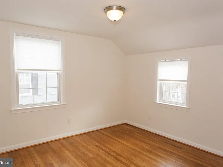 1419 N Longfellow St — Photo 13