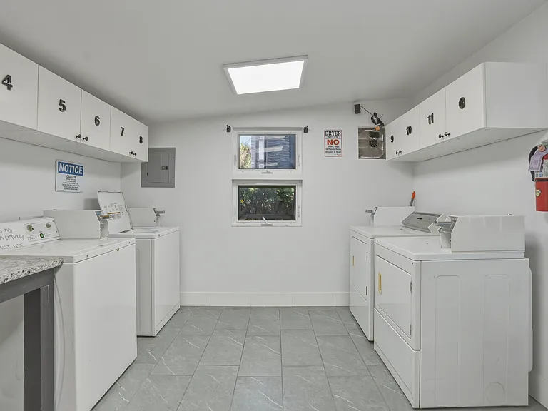 3218 W Santiago St — Photo 22