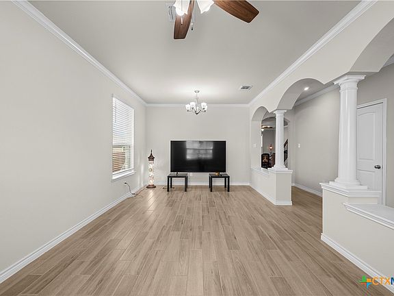 4th image of 1305 Roma St