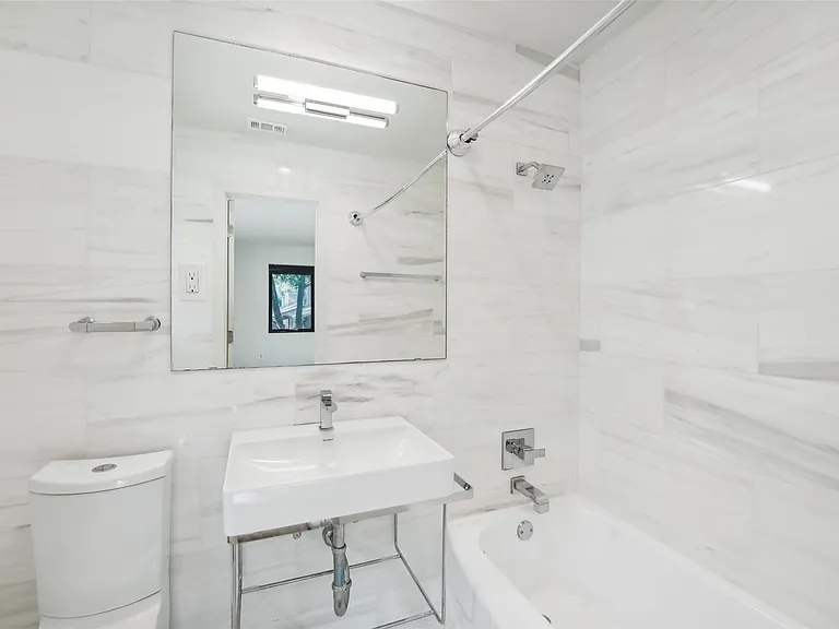 3927 Balcones Dr — Photo 26
