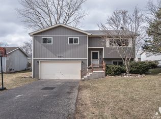 507 Seminole Trl, Lake In The Hills, IL 60156