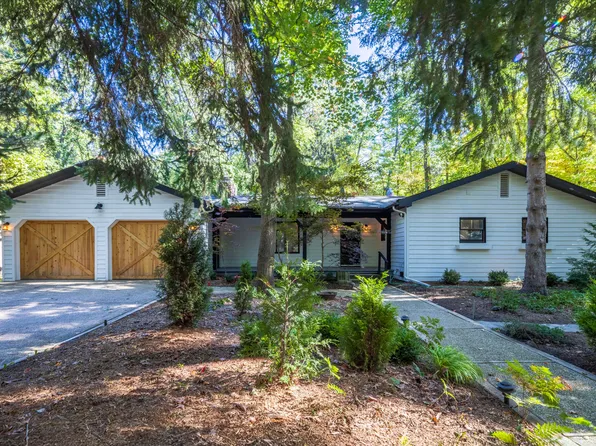 221 Pokagon Dr, Michigan City, IN 46360