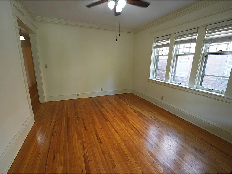Oxford Street Apartments — Photo 4
