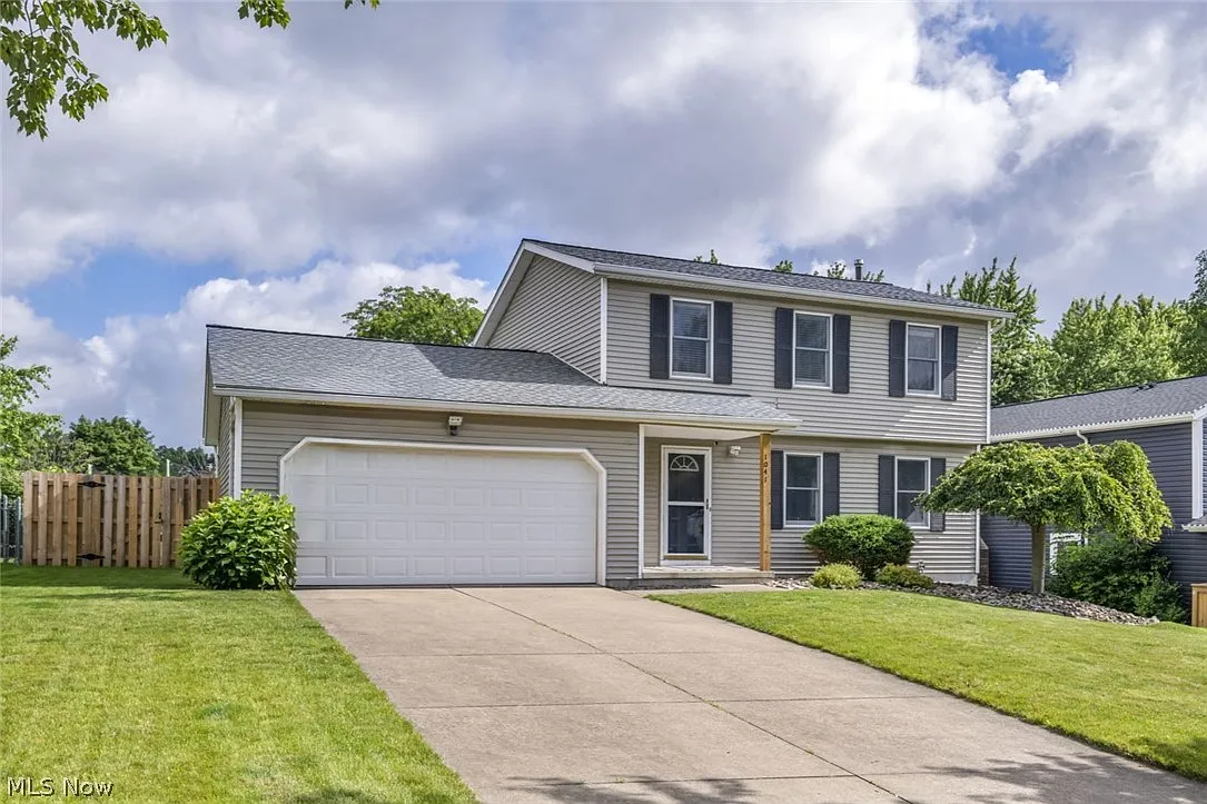 1041 Oakbrooke Dr photo 1