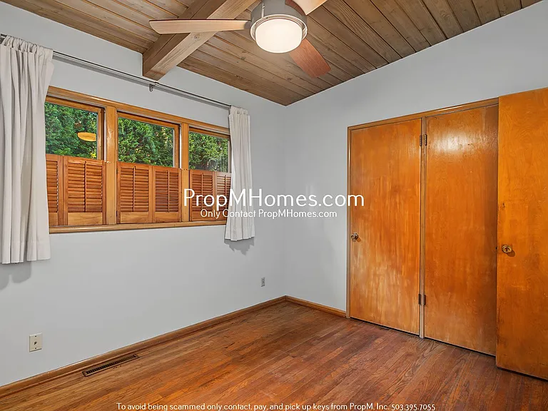 1027 SE 23rd Ave — Photo 16