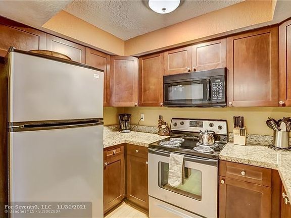 3rd image of 4525 Poinciana St APT 8
