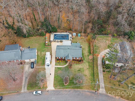 3rd image of 2010 Monticello Dr