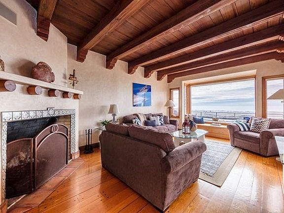 5th image of 415 Beach Dr